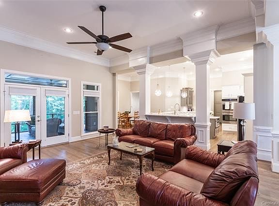 4th image of 8950 Fair Oak Dr