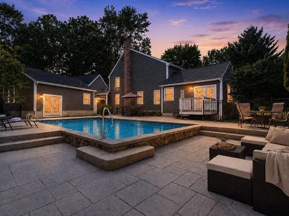 55 King Arthur Way, Mansfield, MA 02048