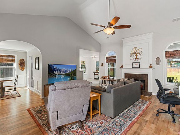 3rd image of 123 Northcliff Way