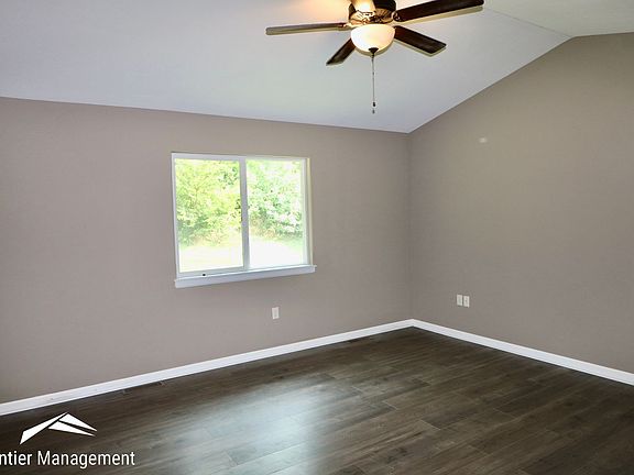 4th image of 4725 Plumthicket Dr