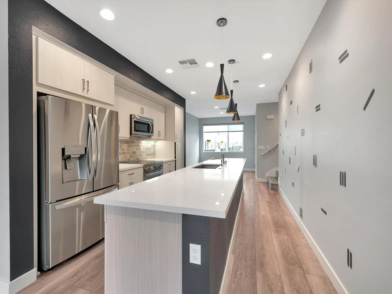 2 bed, 1330 sqft, $3,550 — Photo 2