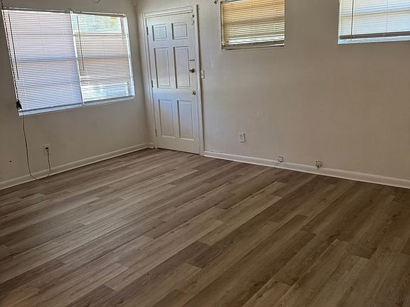 3rd image of 4839 Rochdale Rd