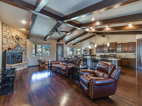 3rd image of 902 Cabot Ln
