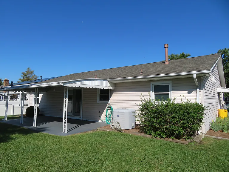 7895 Pavilion Dr — Photo 2