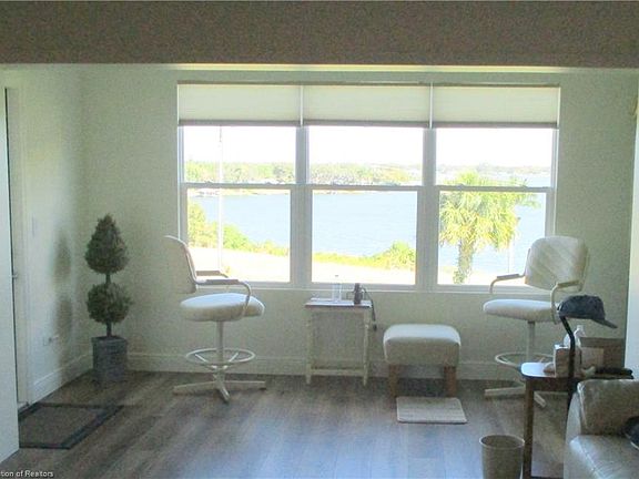 4th image of 406 Lake Clay Dr S