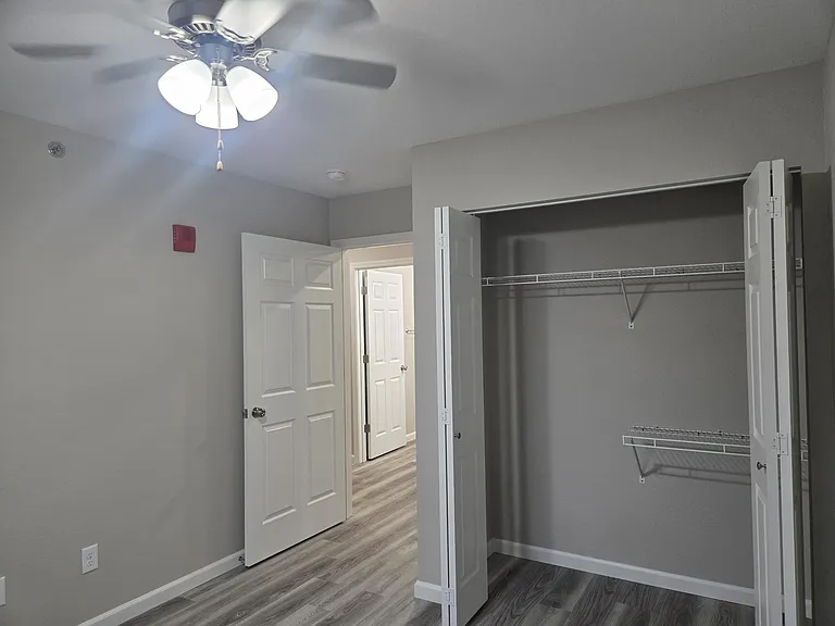Willow Grove Apartments — Photo 34