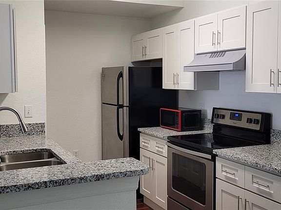 2nd image of 17104 CARRINGTON PARK DRIVE #513