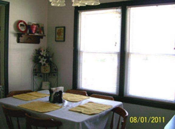 5th image of 1038 E Oak Hill Dr