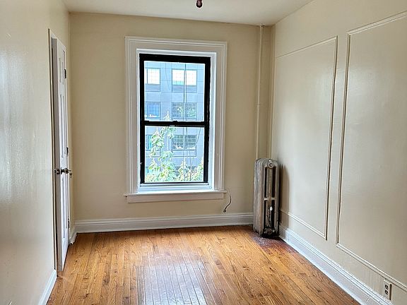 2nd image of 558 Washington Ave APT 6