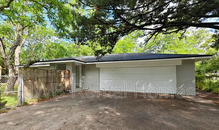 5239 Potomac Ave — Photo 1