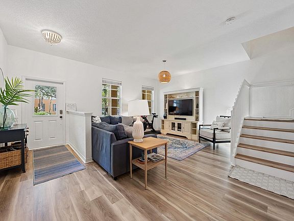 4th image of 343 E Bay Cedar Cir