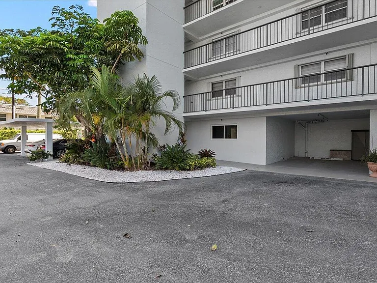 3040 Lake Shore Dr #101 — Photo 30