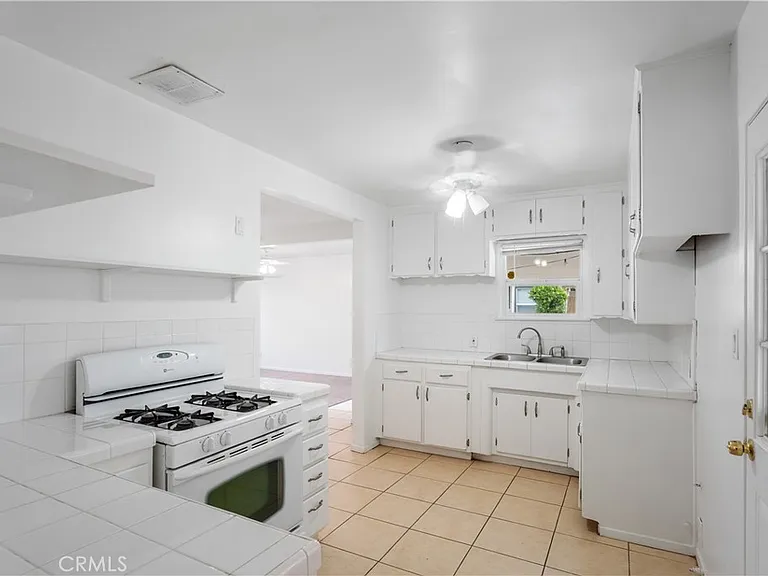 270 S 1st Ave — Photo 19