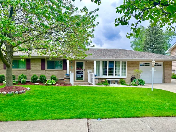 1323 Park Dr, Montgomery, IL 60538