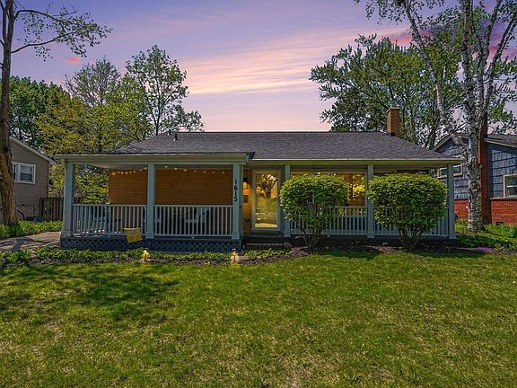 2nd image of 1615 Saunders Cres