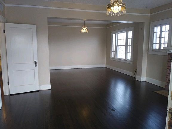4th image of 2931 Aurora Ave