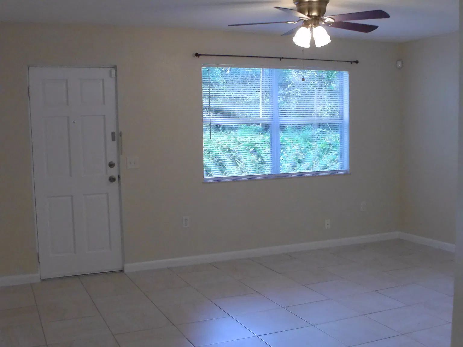 3 bed, 971 sqft, $1,625 — Photo 4