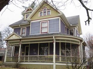 117 3rd Ave NW, Mount Vernon, IA 52314