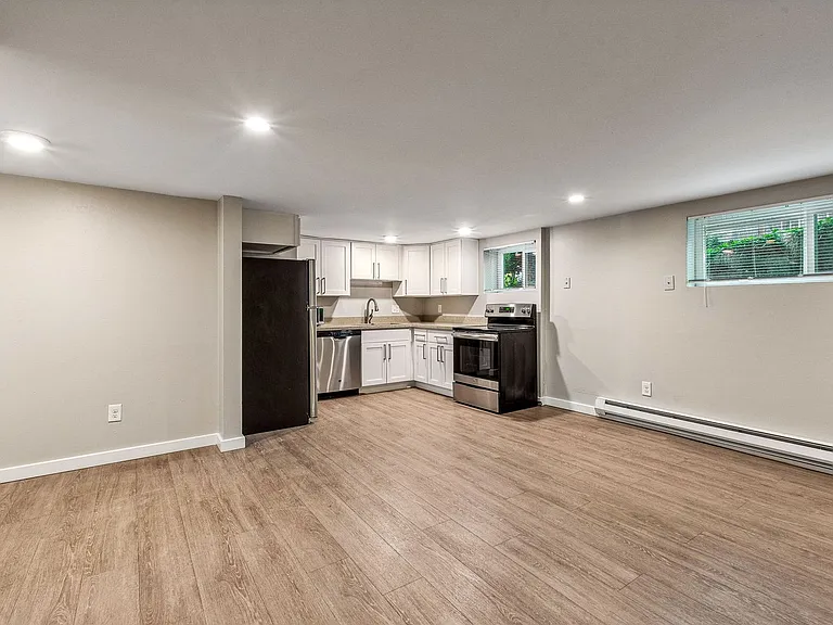 15th Avenue Apartments — Photo 3