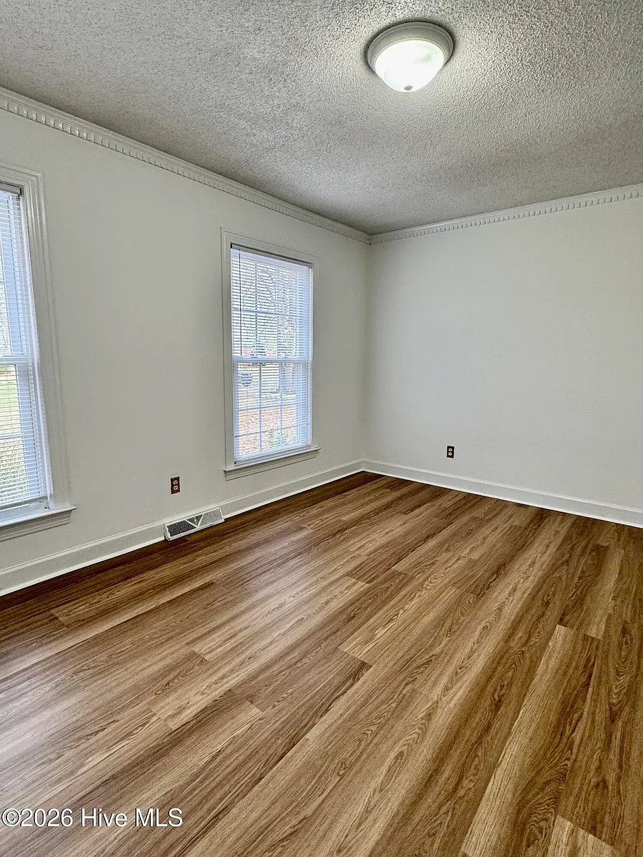 Building Photo - 2112 Leon Dr