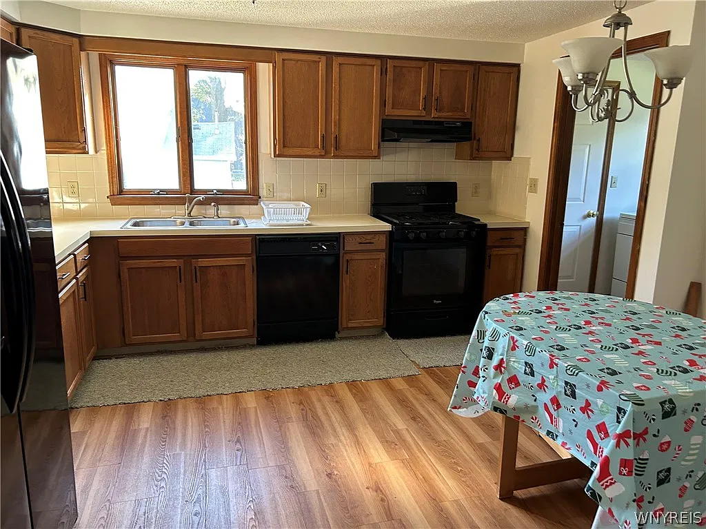 3 bed, 1.5 bath, 1286 sqft, $1,950 — Photo 4