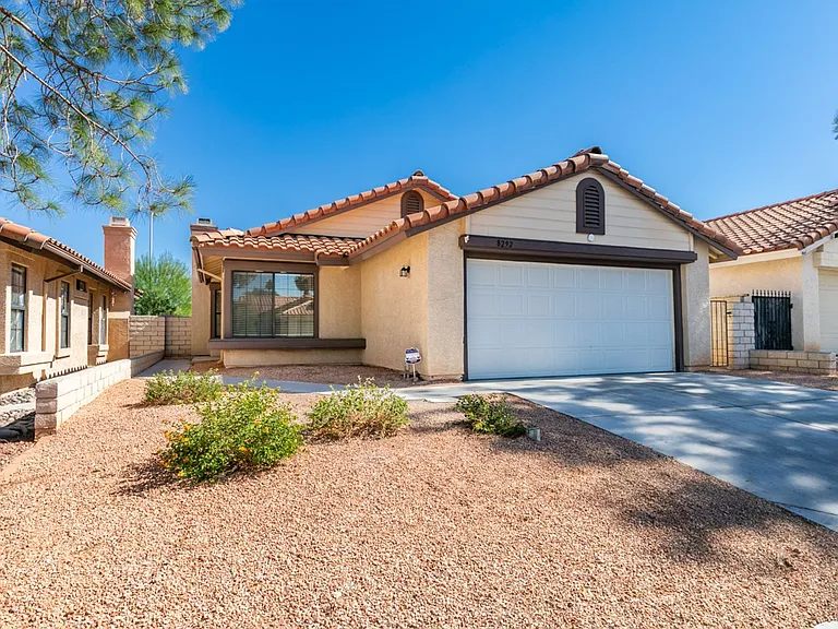 8292 Palmada Dr — Photo 3