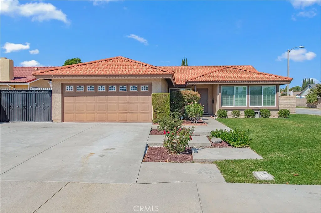 3 bed, 1476 sqft, $4,350 — Photo 3