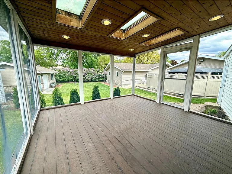 225 Sunrise Blvd — Photo 22