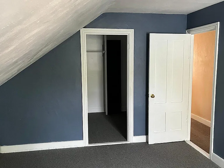 Walk in closet Bedroom 5