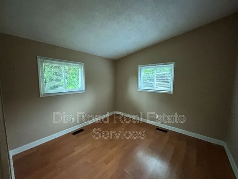 702 Arthur St — Photo 16