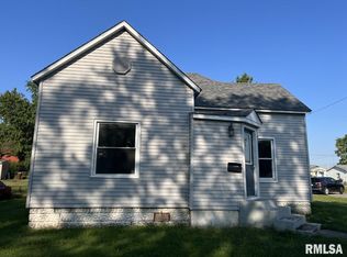 1001 S 11th St, Herrin, IL 62948