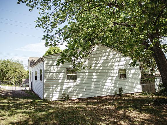 4th image of 729 Hughes St