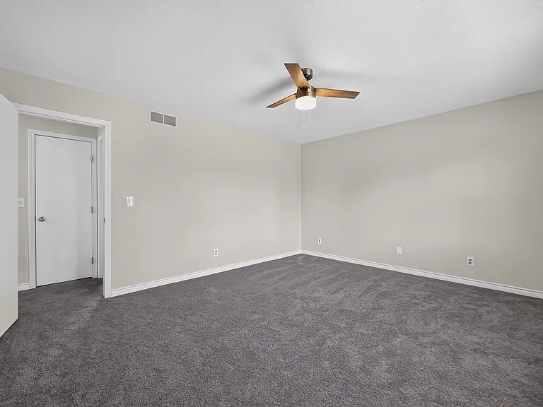 6611 Textile Rd — Photo 43