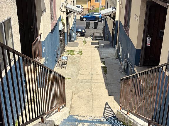 3rd image of 616 1/2 San Benito St