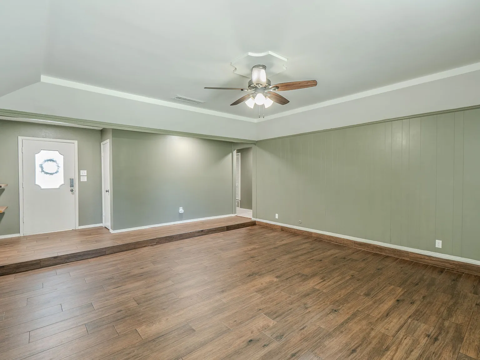 4 bed, 1630 sqft, $2,450 — Photo 3