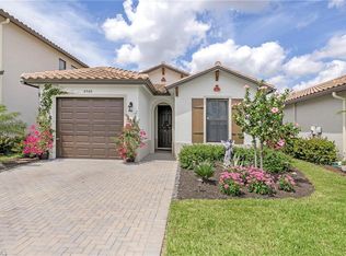 8940 Madrid Cir, Naples, FL 34104