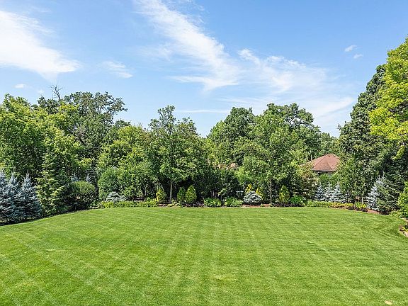 3rd image of 5500 Parkwood Ln