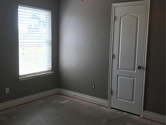 5th image of 613 Eastview Cir