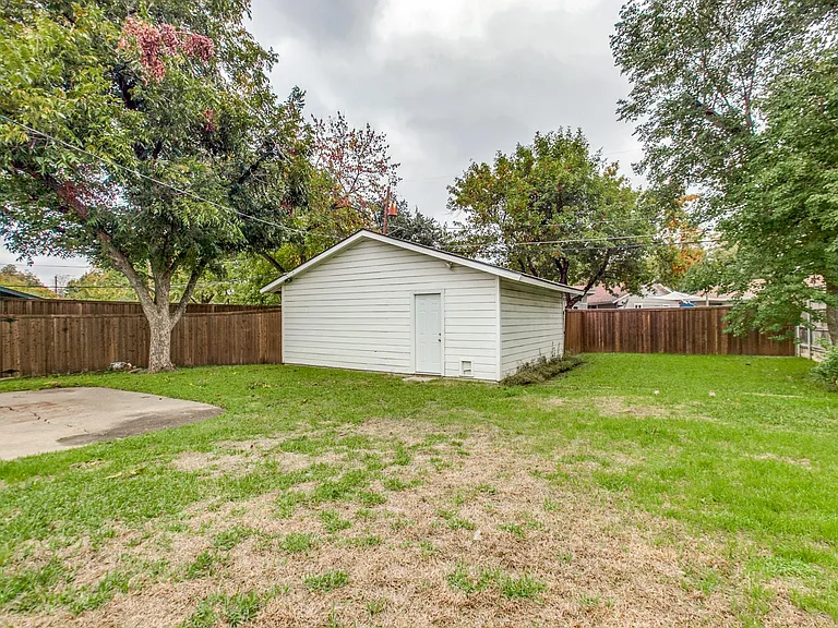3517 Woodleigh Dr — Photo 24