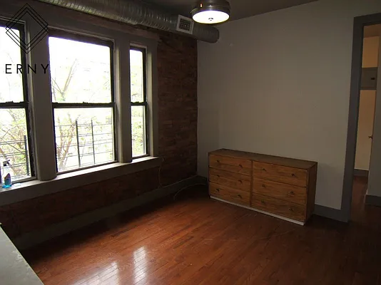 Rented by ERNY LLC | media 12