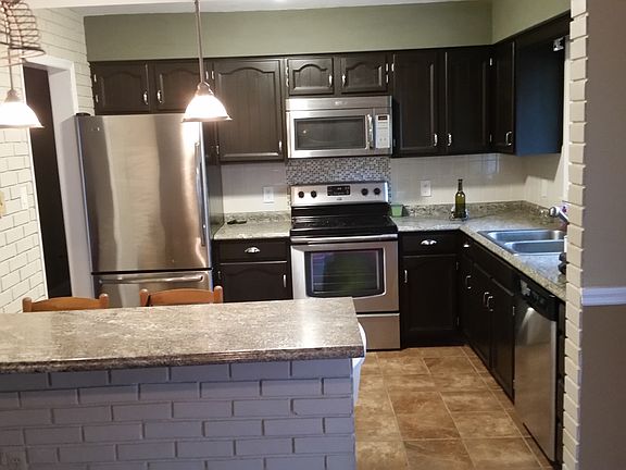 10x11 Kitchen w/breakfast ba