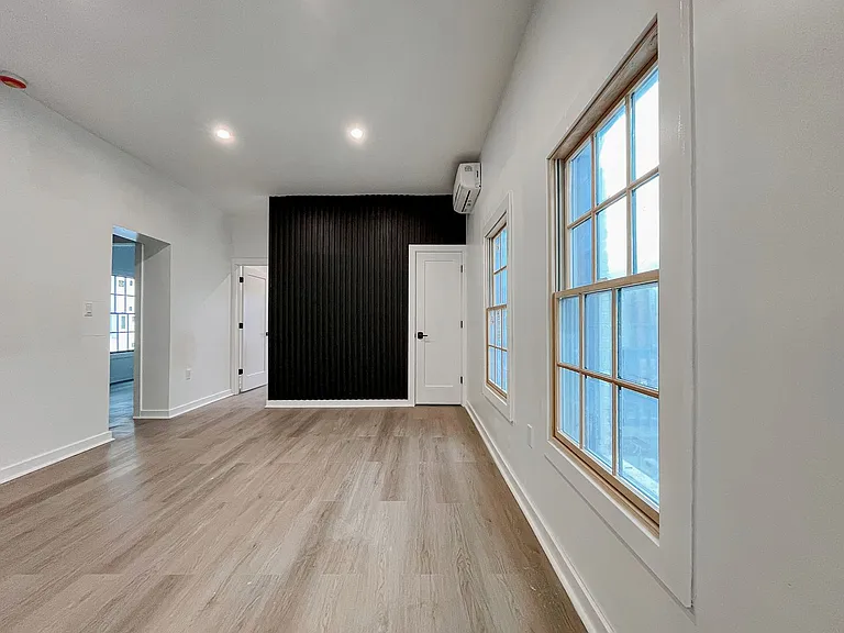 208 Warren St — Photo 111