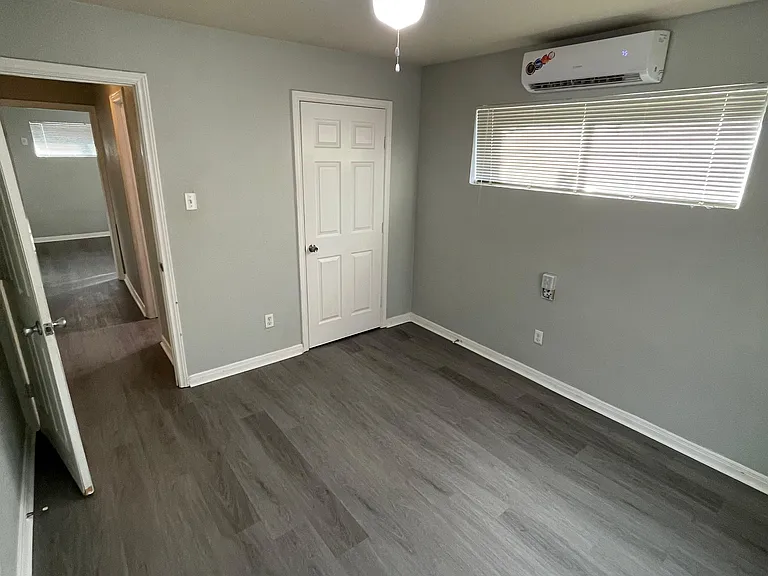 5106 Wipprecht St #4 — Photo 8