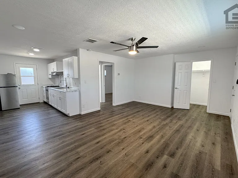 4933 E Willetta St — Photo 12