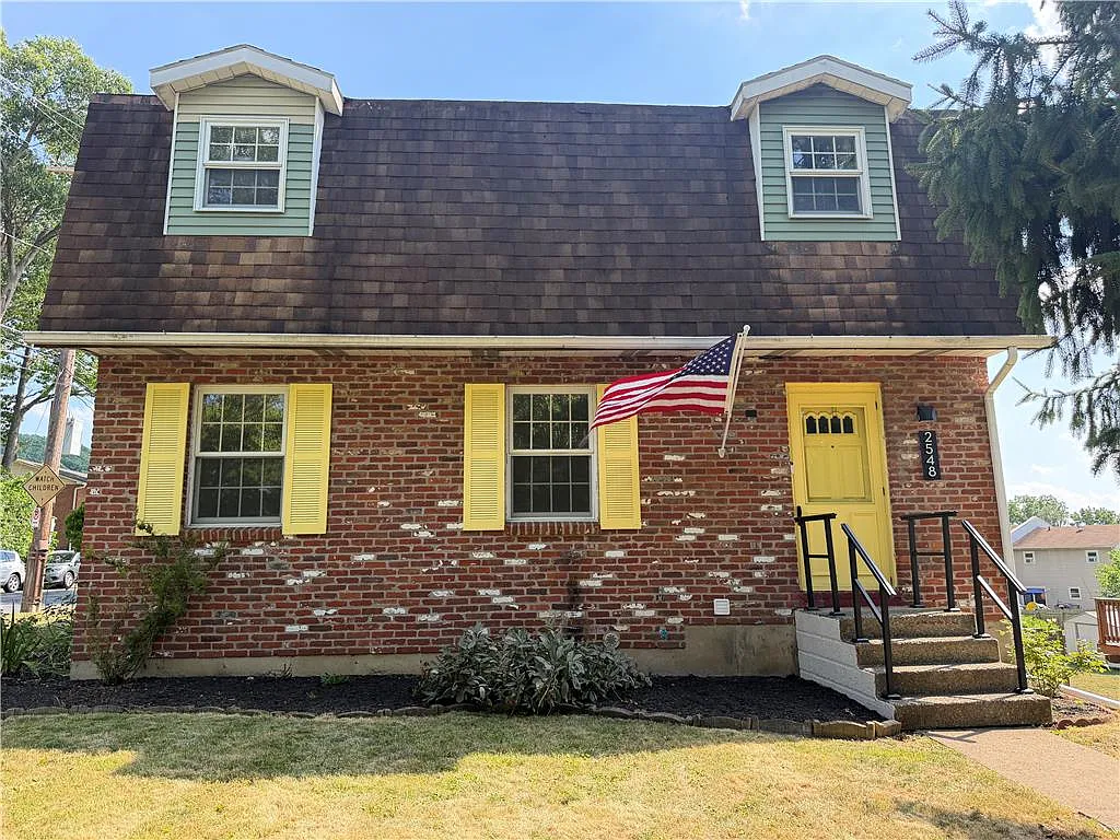 3 bed, 2.0 bath, 2340 sqft, $3,000 — Photo 1