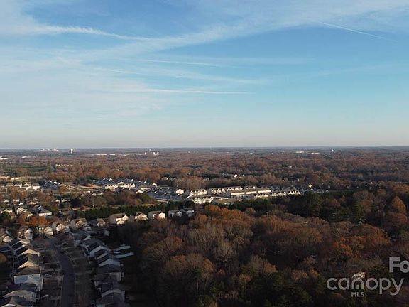 5th image of 13019 Lake Erie Ln