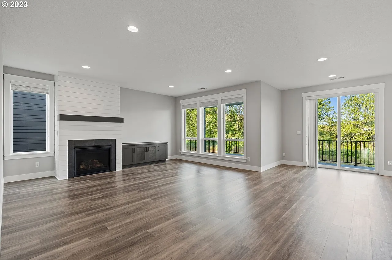 5 bed, 3354 sqft, $4,990 — Photo 3