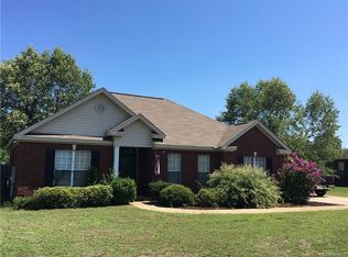 352 Hidden Valley Rd, Deatsville, AL 36022