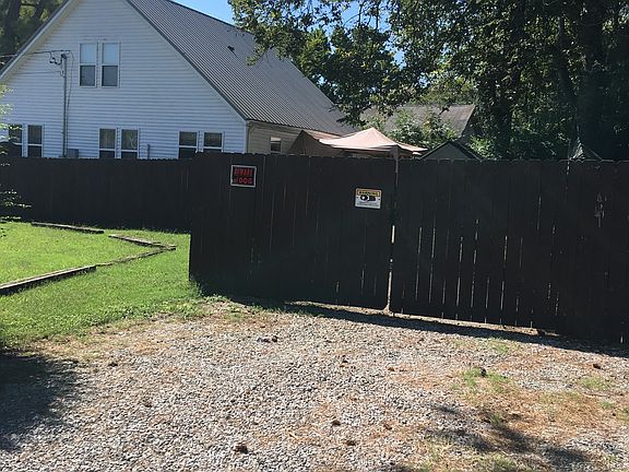3rd image of 516 Eastland St