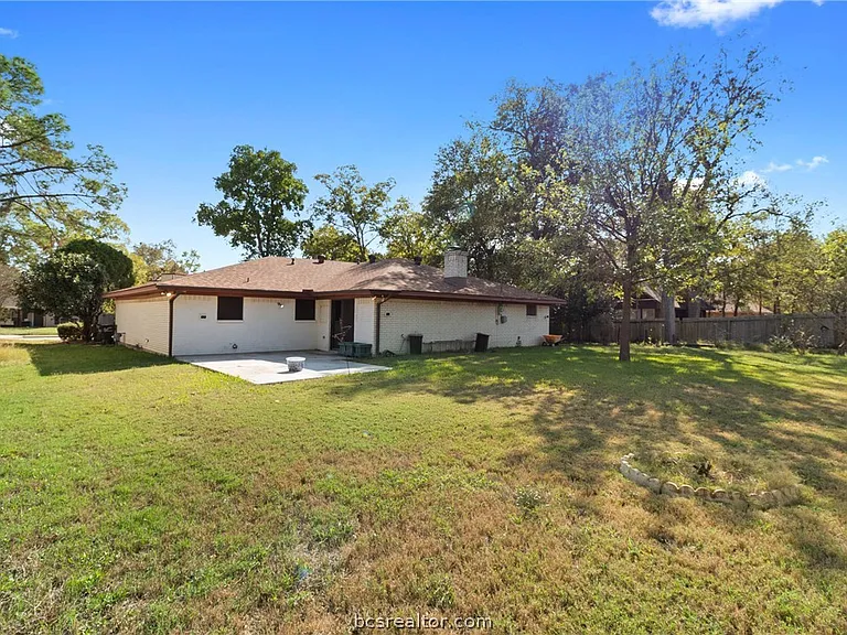1105 Holleman Dr — Photo 26